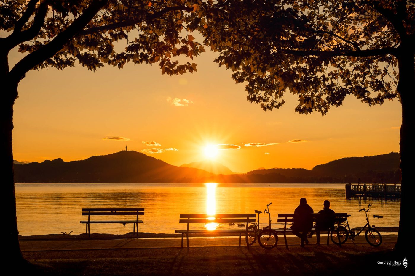Sonneuntergang in der Ostbucht Klagenfurt / Dieses Werk ist durch Copyright geschützt und darf ohne Zustimmung des Autors (Gerd Schifferl) nicht vervielfältigt, gedruckt oder anderweitig verwendet werden! Dieses Werk darf nicht zum Training verwendet werden!